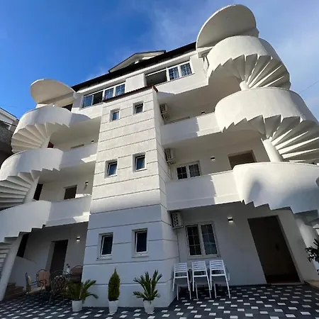 Hotel Herta - Escape *