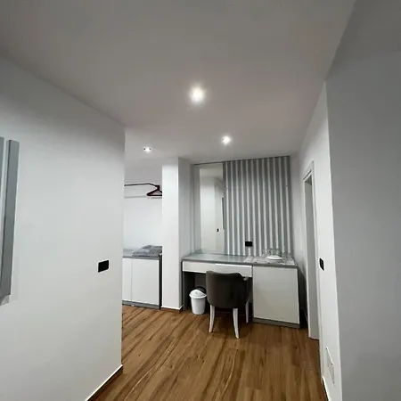 Herta - Escape Отель Дуррес