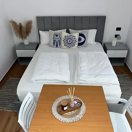 Herta - Escape Hotel *