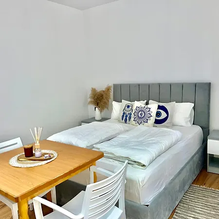 Herta - Escape Hotel *